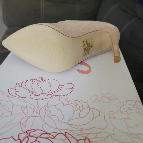 Ladies Heels with strap - Picture 4 of 6